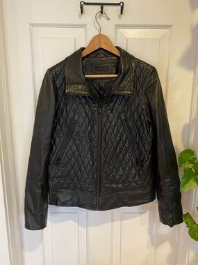 Danier Black Leather Quilted Jacket Coat lightweight zip up moto biker classic
